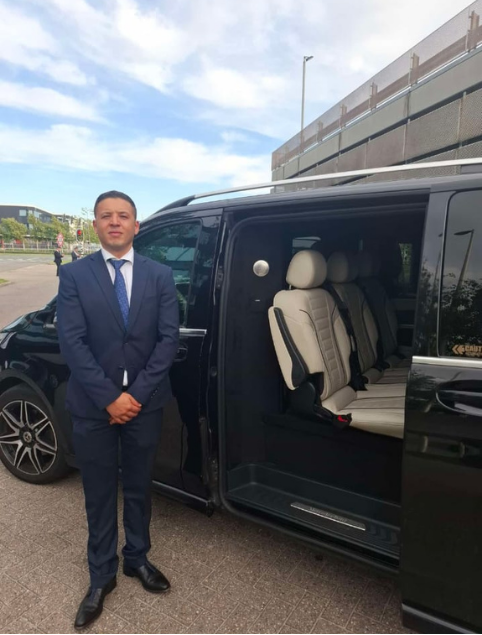 Professional chauffeurs​| MICE Italy | La Passione